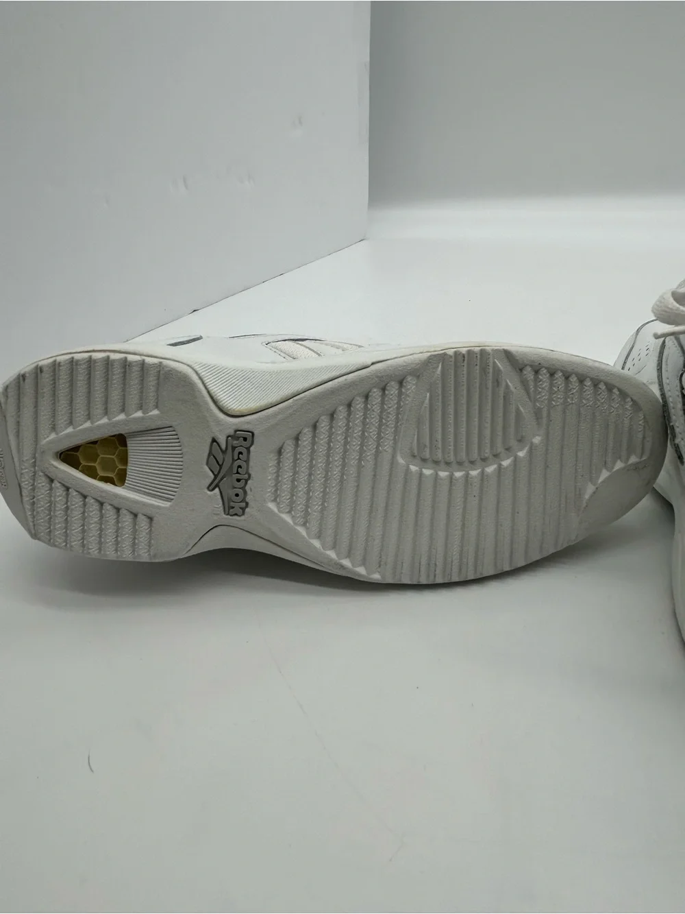 Reebok Vintage Women’s Dmv Comfort Walk Shoes size 6